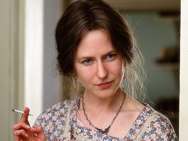 2. А эту мадам в фильме "Часы" сыграла конечно же...