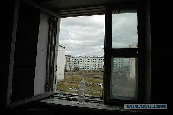 5. В 1996 году на шахте прогремел взрыв, погибли 6 человек. Предприятие было решено закрыть - таким образом без работы оставались несколько тысяч человек.