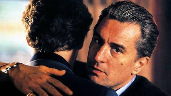 19. Sıkı Dostlar (1990) - Robert De Niro'nun öncesinde bu rol Al Pacino'ya önerildi. Aynı tip rollerden kaçınmaya özen gösteren Al Pacino ise bu sebeple teklifi geri çevirdi.