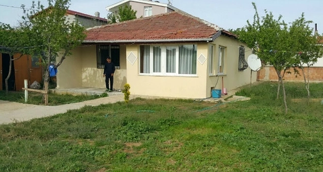 Müstakil, bahçeli evde oturmak
