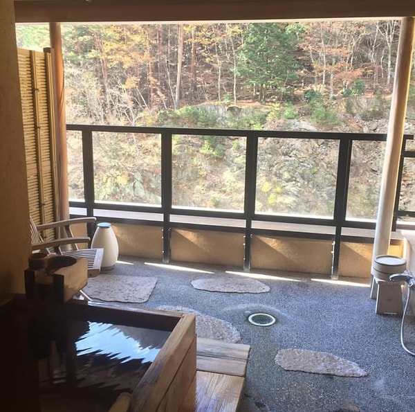 5. Это отель в Японии, который попал в Книгу рекордов Гиннесса как самый старый в мире отель (705 год нашей эры).