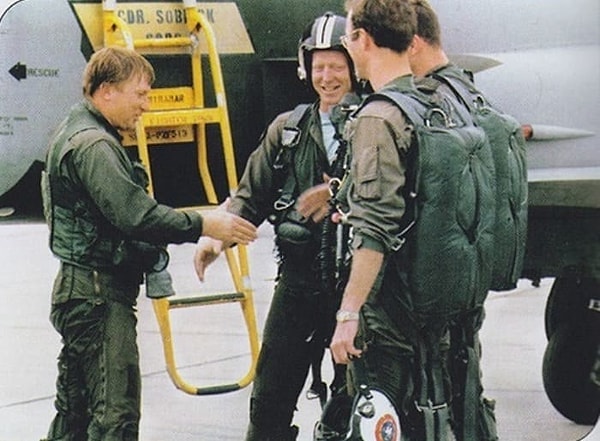 4. Однако Советские власти решили скрыть этот факт и представили все так, будто пилот совершил вынужденную посадку в Японии.