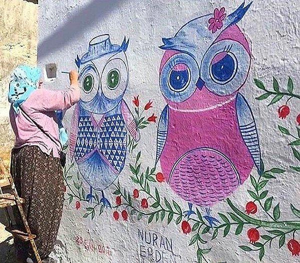 10. Köyünün duvarlarına sanatını yansıtan Çeşmeli Nuran Abla 👏