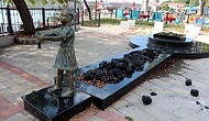 Bu Sefer Adres Zonguldak: Atatürk'e Çiçek Veren Kız Heykeline Saldırı