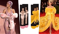 Ayağımıza Kadar Rihanna! Ünlü Yıldızın Kıyafetleri Desen Haline Gelip Çorapları Şenlendiriyor!