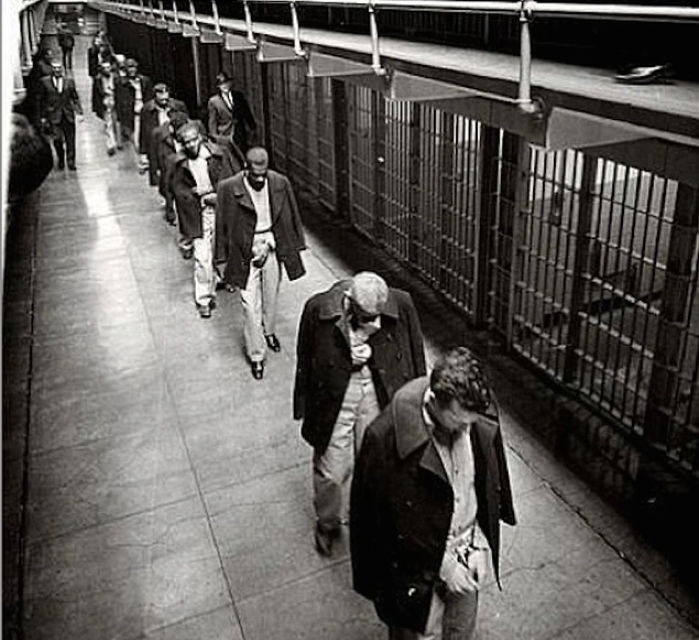 Dünyanın en meşhur hapishanelerinden olan Alcatraz'dan tahliye edilen son mahkumlar, 1963.