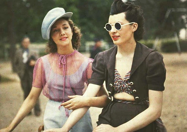 1930'lardan iki Parisli kadın.