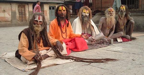 1. Dünyada var olan dinlerin tümü Hindistan'da görülür.