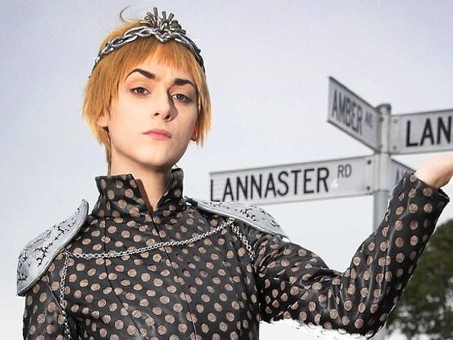 Proje yöneticisi Gary Smith, sokağın sakinlerinin ensest referansından rahatsız olduğunu, Lannister'ı farklı bir şekilde yazmayı denese de kabul görmediğini aktardı.