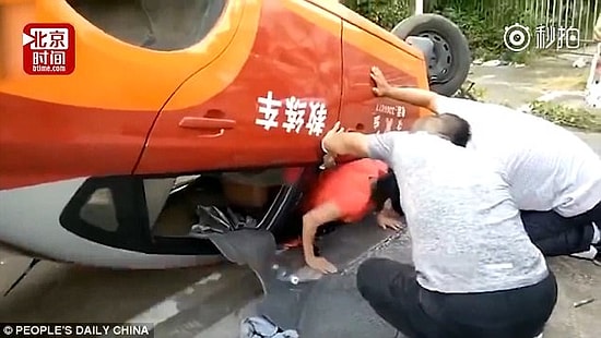 8. Kez Girdiği Direksiyon Sınavında Araca Takla Attıran Kadın