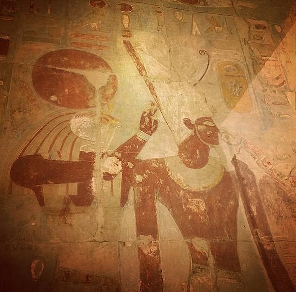 1. Если вдруг вы поедете в Египет и попадёте в Долину фараонов, то помните, что фотографировать там - плохая идея.