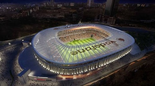 Türkçe dublajlı izleyen Vodafone Park’dır, altyazılı izleyen İnönü Stadyumu.
