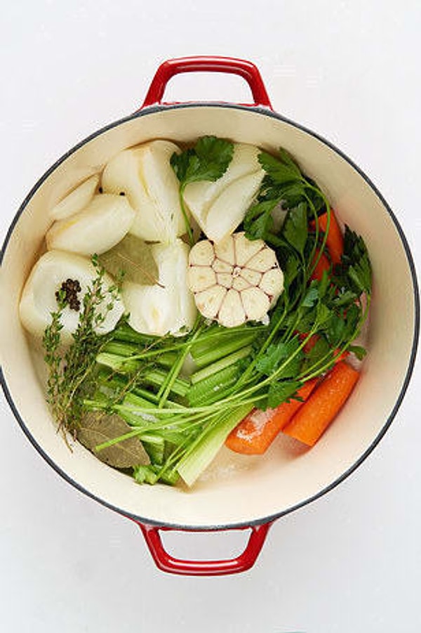 13. Делать домашний куриный бульон