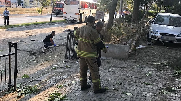 Saldırı, Buca Koop mahallesi, Denizkent sitesinin önünde meydana geldi.