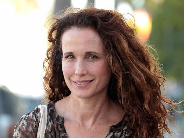 7. Энди МакДауэлл не стесняется морщинок под глазами. И стоит отметить, что для 59 лет она выглядит потрясающе