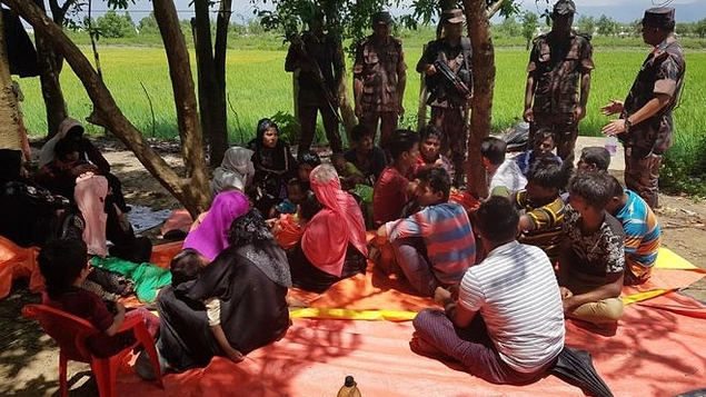 Arakanlı Müslümanlar, Naf nehrini geçtikten hemen sonra Bangladeş askerleri tarafından sınırda durduruldu. Çoğu Myanmar tarafına geri gönderildi.