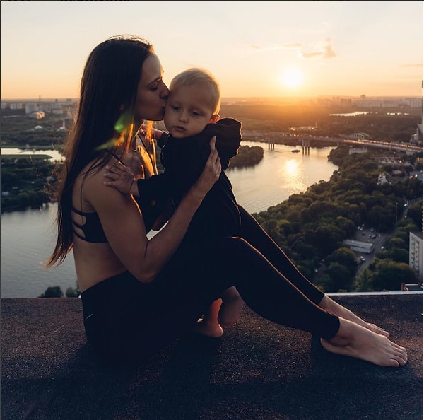 2. У этой красотки почти полмиллиона подписчиков в Instagram.