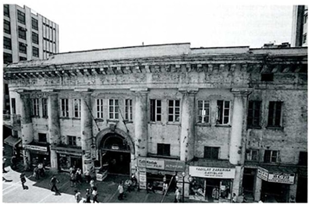 Tünel'de yer alan Narmanlı Han, 1831 Rusya Büyükelçiliği olarak İtalyan mimar Giuseppe Fossati tarafından inşa edildi.