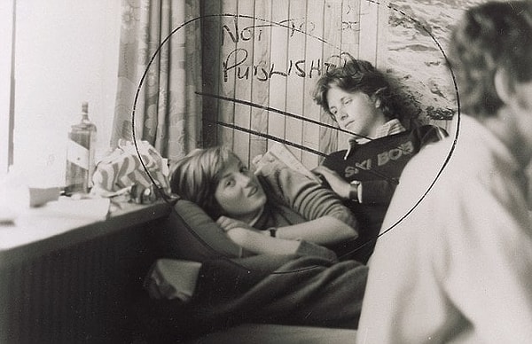 4. На этом фото Диана-подросток запечатлена с неизвестной женщиной. Позже этот снимок был продан на аукционе за $18.000