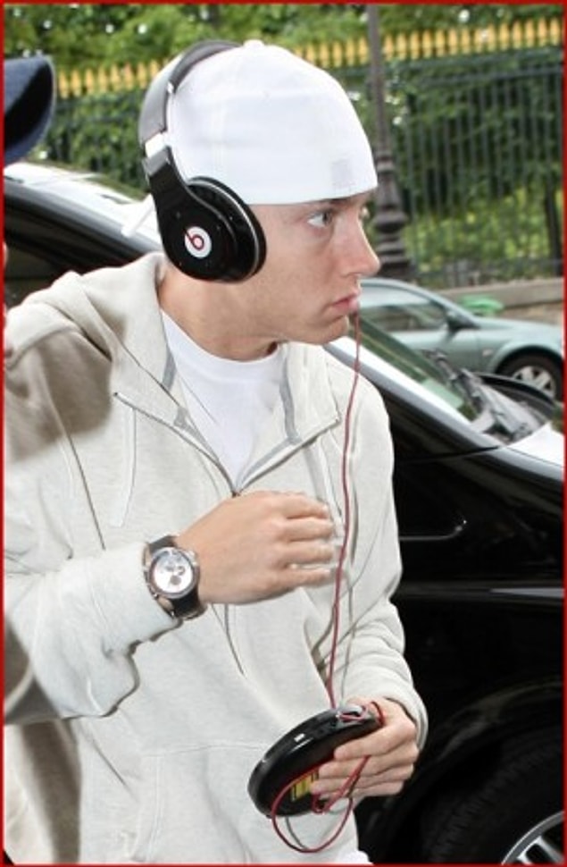 2. Eminem Yeni Nesil iPad yada Mp3 Çalarları Kullanmaz