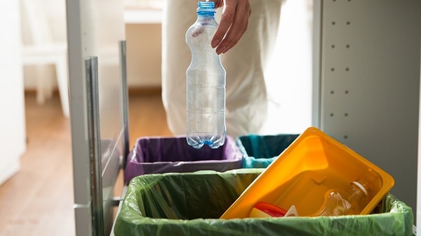 3. Стена, которая находится за мусорным ведром