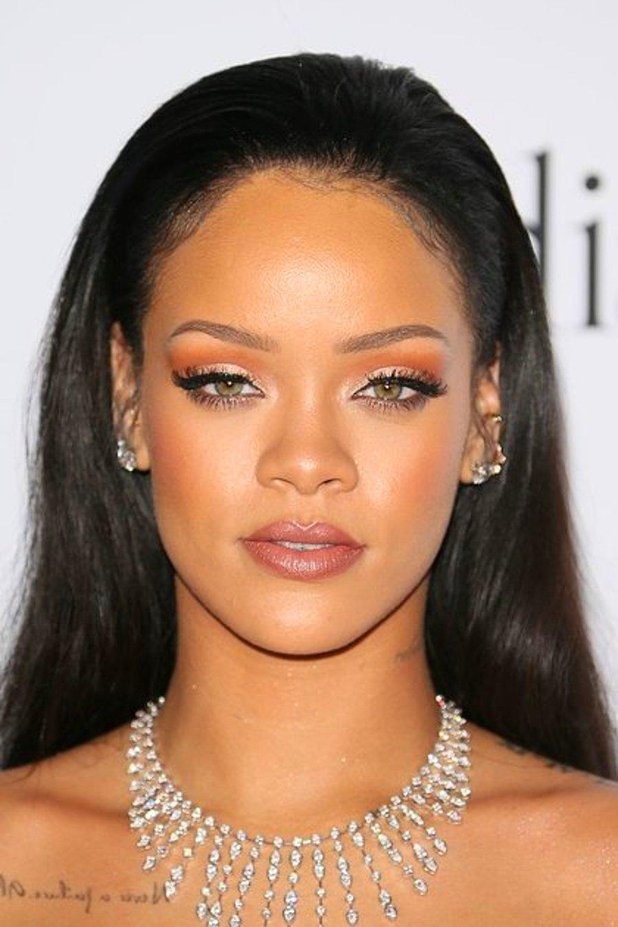 Her Haliyle Muhtesemligin Kitabini Yazan Rihanna Dan Ogrenilen 13 Makyaj Ve Guzellik Dersi