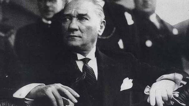 Öte yandan 5. sınıf sosyal bilgiler kitabından, “Atatürkçülüğü ve Atatürk İnkılaplarını Öğreniyorum” ve “Atatürk İlke ve İnkılapları” bölümleri çıkarıldı.