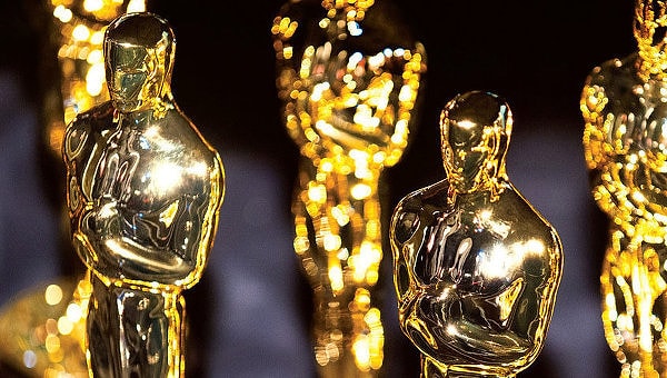 Назовите фильм, который получил первый в истории российского кинематографа "Оскар":