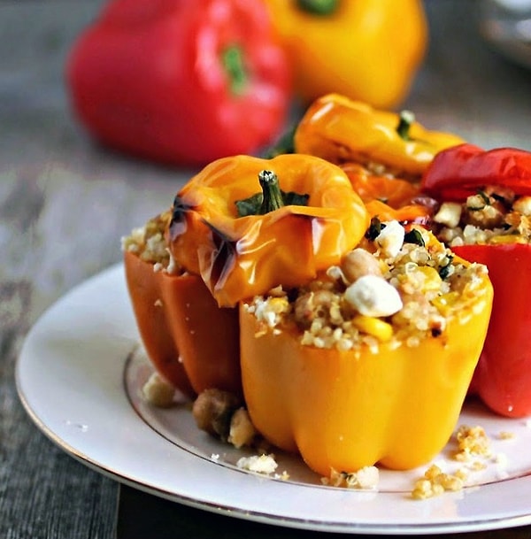 11. Фаршированные перцы (самый простой вариант — начинка из фарша и риса)