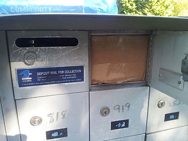 2. А доставщики ребята с юмором