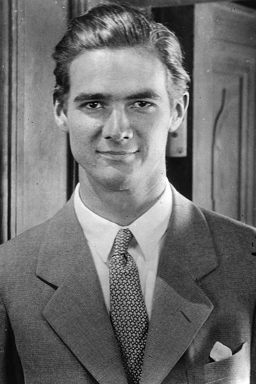 Howard Hughes'a göre; hız tümseklerinde yavaşlamak memelerin sarkmasını önlemek adına dikkat edilmesi gereken hususlardan biriydi.