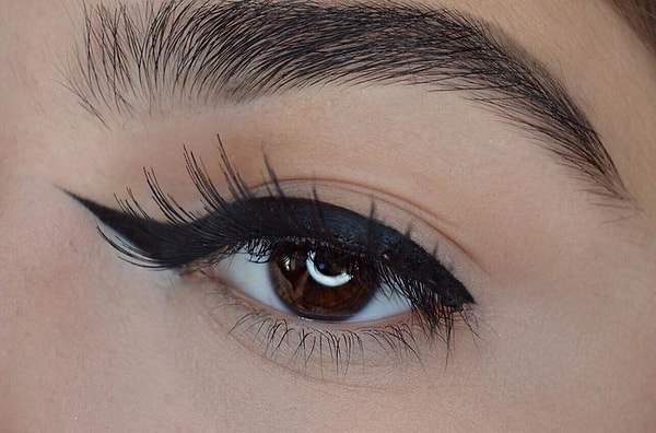 1. Блогер из Румынии, 18-летняя Дахила поделилась снимком "неправильной стрелки" на своей страничке в Инстаграм.