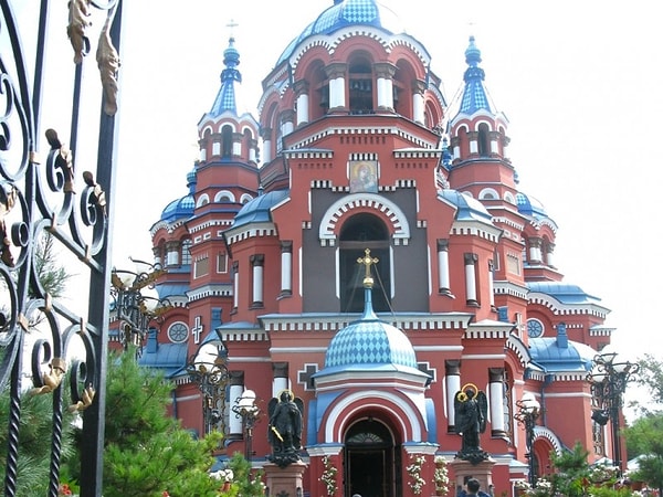 8. Полюбоваться на Казанскую церковь в Иркутске
