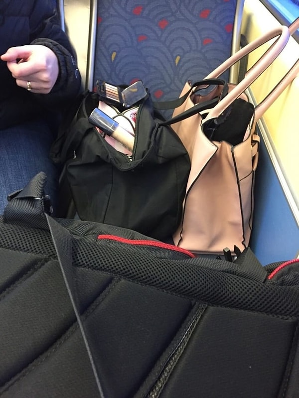 14. Тех, кто ставит сумки на сиденье в час пик