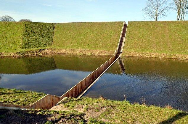 5. Moses Bridge (Halsteren, Hollanda)