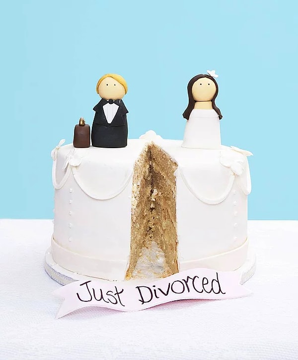 1. "Только что развелись"