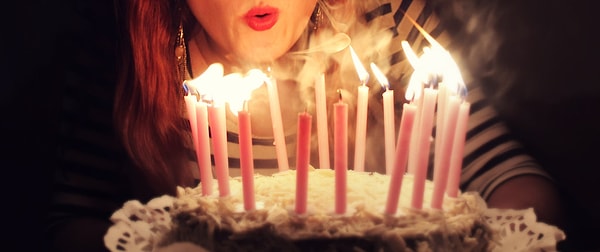 И хотя исследователи пришли к выводу, что перенос бактерий ротовой полости на торт происходит при задувании свечей, эти результаты не должны стать поводом для вас отказаться от кусочка пирога.