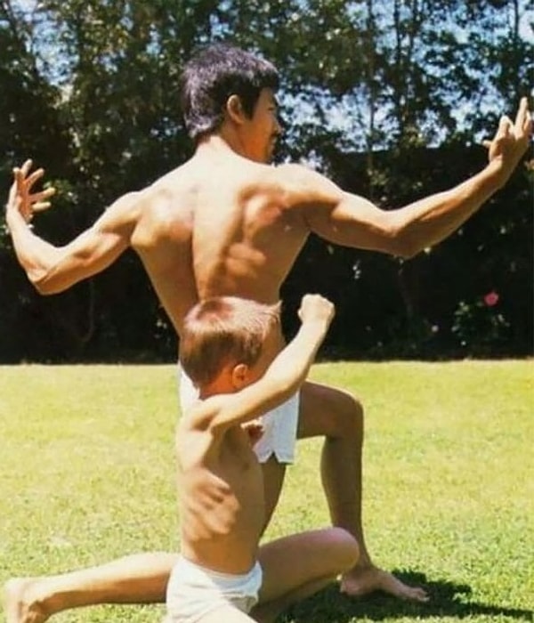 8. Брюс Ли начал учить Брэндона кунг-фу с трех лет