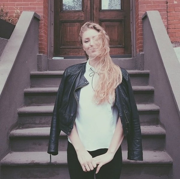 1. Матильда Кал написала статью в журнал Harper's Bazaar о том, почему она три года ходила на работу в одной и той же одежде.