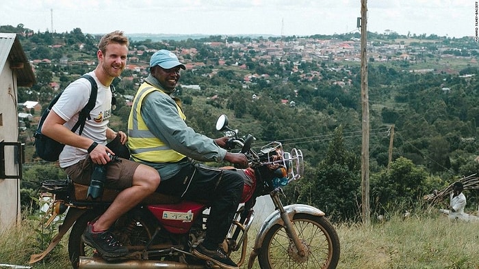 Fotoğraf Makinesi Sayesinde Dünyayı Hiç Para Harcamadan Gezen Şanslı Adamla Tanışın