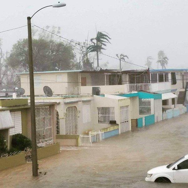 Porto Riko'da selden etkilenmiş yollar objektiflere böyle yansıdı 👇