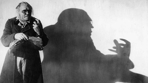 36. Dr. Caligari'nin Muayenehanesi (1920)  | IMDb 8.1