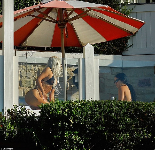 9. Сейчас Ким тренируется по полтора часа в день.