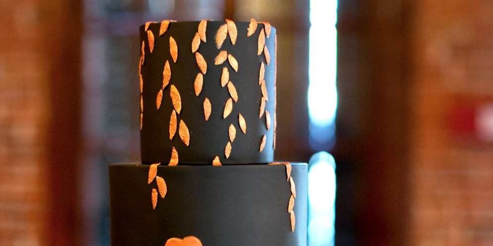 Черные торты - новейший свадебный тренд! А вы бы осмелились?