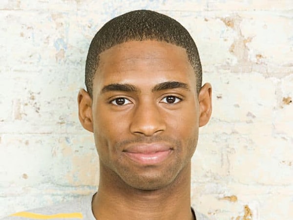 5. Сколько лет этому молодому человеку?