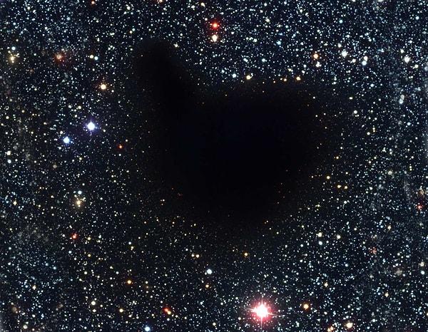 8. Evrenin bilinen en büyük görsel boşluğu "Barnard 68"dir.