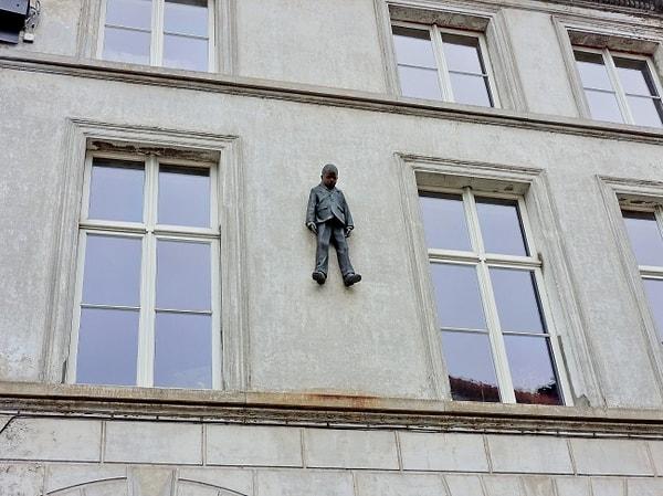 16. Hanging Boy, Gent, Belçika