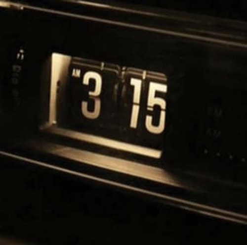 Dehşet Sokağı filmi 2005 yılında çekilirken, çekim ekibi gece 03:15 sebepsiz yere uyanıyordu. Tıpkı filmde Ryan Reynolds'un oynadığı karakterin geceleri gizemli bir şekilde aynı saatte uyandığı gibi...