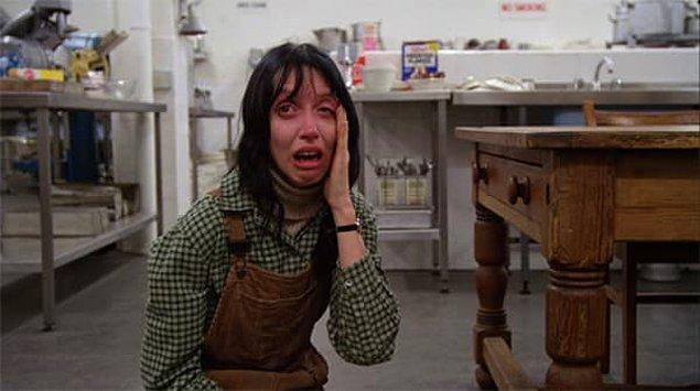 6. Cinnet filminde Wendy Torrance karakterini canlandıran oyuncu Shelley Duvall çekimlerdeki duygusal stres ve baskı yüzünden işkence görmüş gibi hissettiğini söyledi.