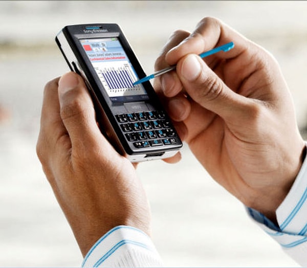 8. Sony Ericsson M600i (2006 год)